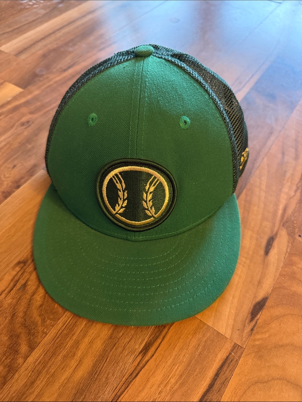 Milwaukee Brewers Green Trucker fitted Hat with Embroidered logo size 7